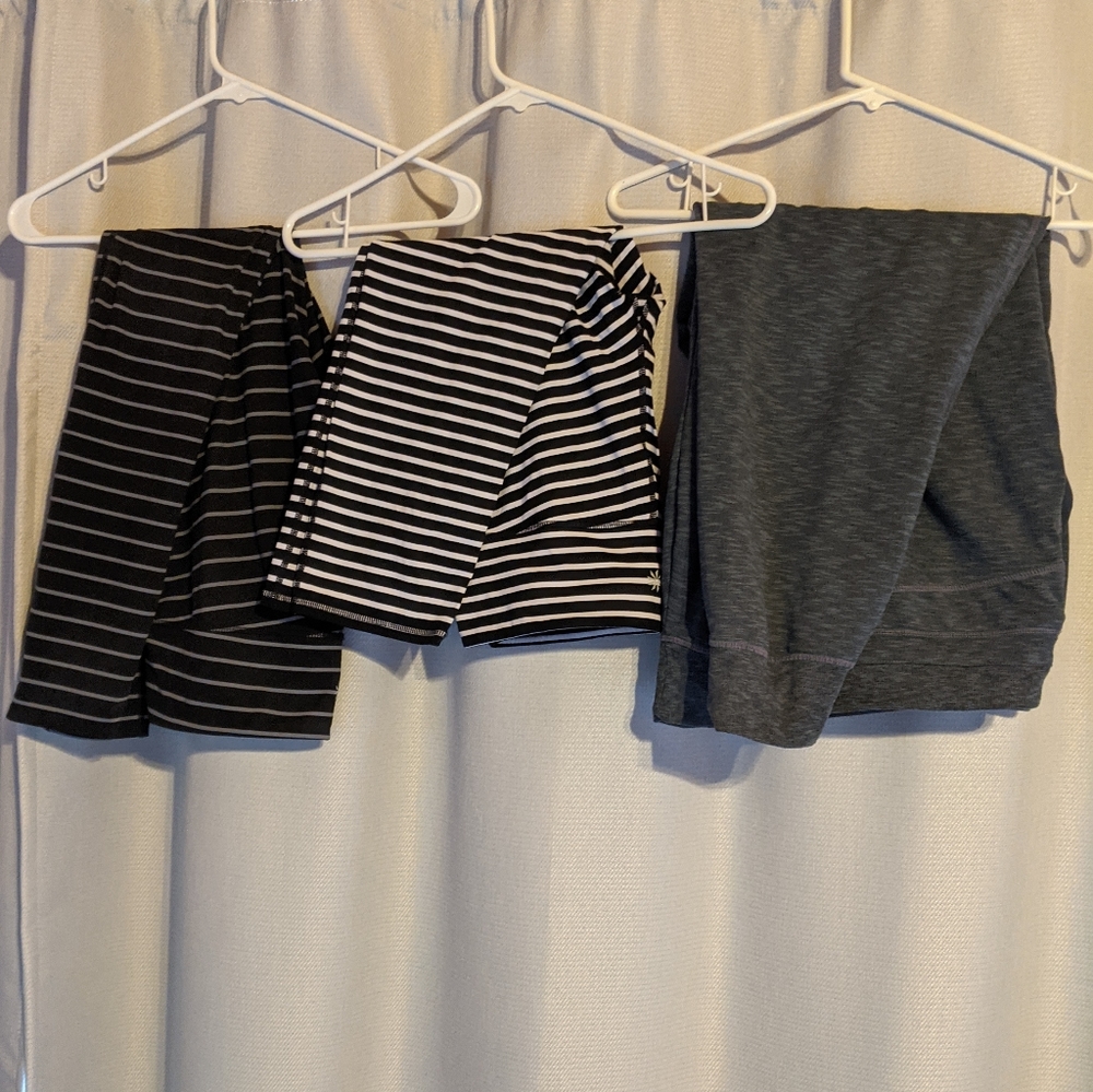 Lot of medium Athleta leggings and joggers